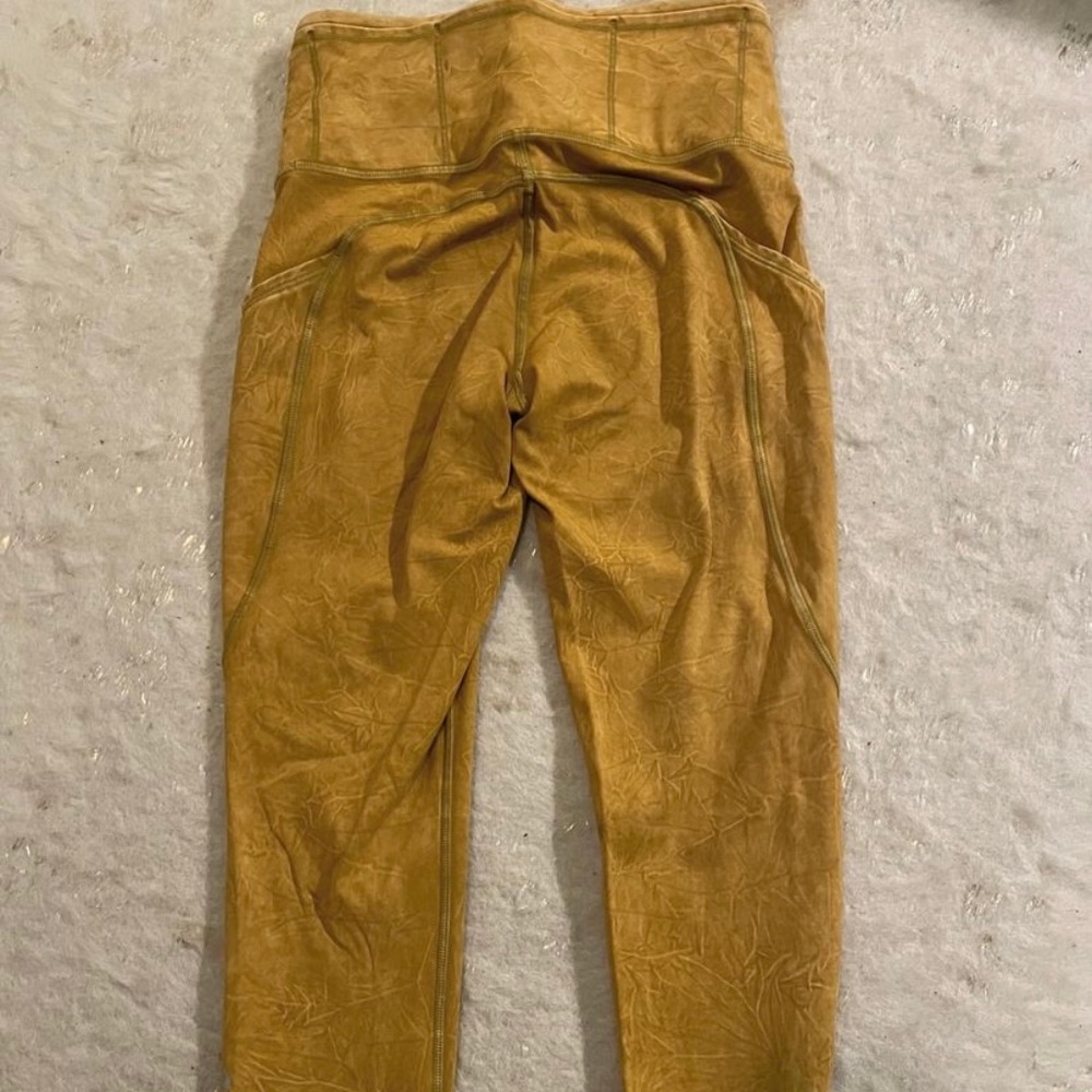 Lululemon Fast and Free High Rise Legging - Picture 2 of 4